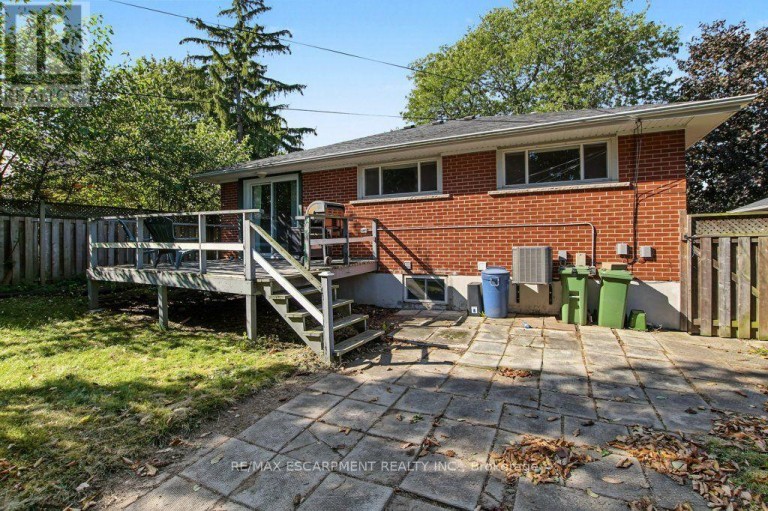 15 CARWYN CRESCENT, Hamilton (Ainslie Wood), Ontario, L8S3H3