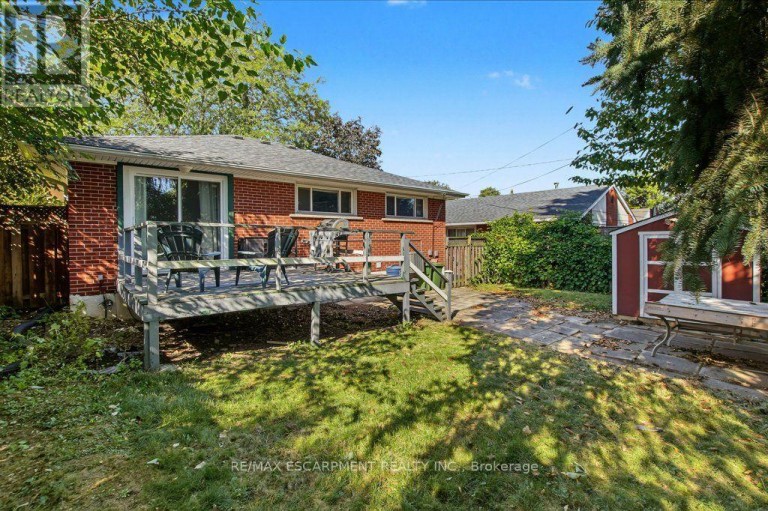 15 CARWYN CRESCENT, Hamilton (Ainslie Wood), Ontario, L8S3H3
