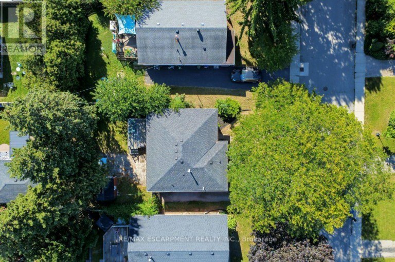 15 CARWYN CRESCENT, Hamilton (Ainslie Wood), Ontario, L8S3H3