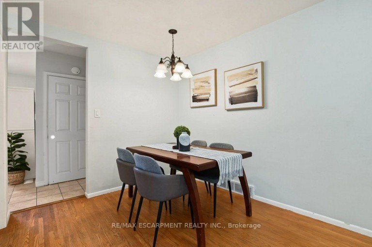 15 CARWYN CRESCENT, Hamilton (Ainslie Wood), Ontario, L8S3H3