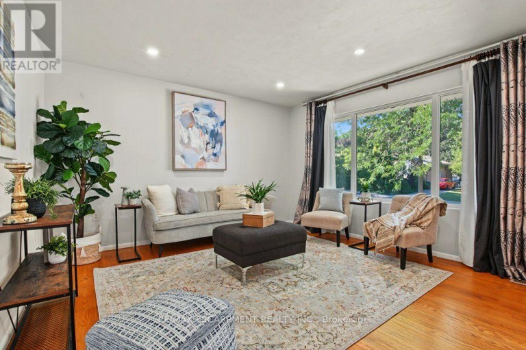 15 CARWYN CRESCENT, Hamilton (Ainslie Wood), Ontario, L8S3H3