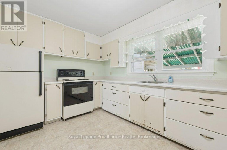 47 BAY DRIVE, Belleville (Belleville Ward), Ontario, K8N1B4