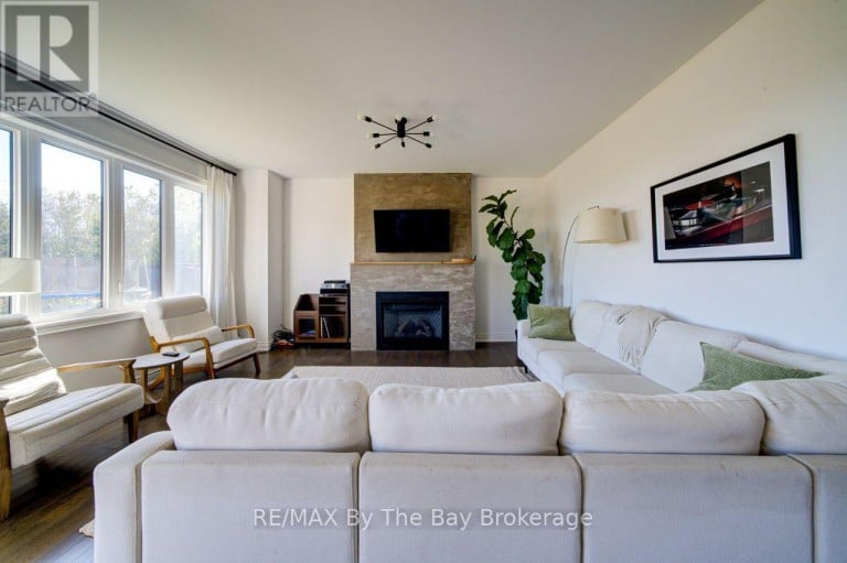 5 AUTUMN DRIVE, Wasaga Beach, Ontario, L9Z0K8