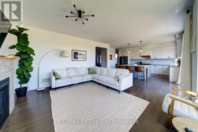 5 AUTUMN DRIVE, Wasaga Beach, Ontario, L9Z0K8