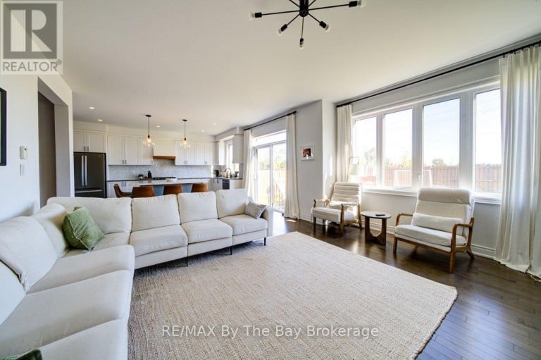 5 AUTUMN DRIVE, Wasaga Beach, Ontario, L9Z0K8