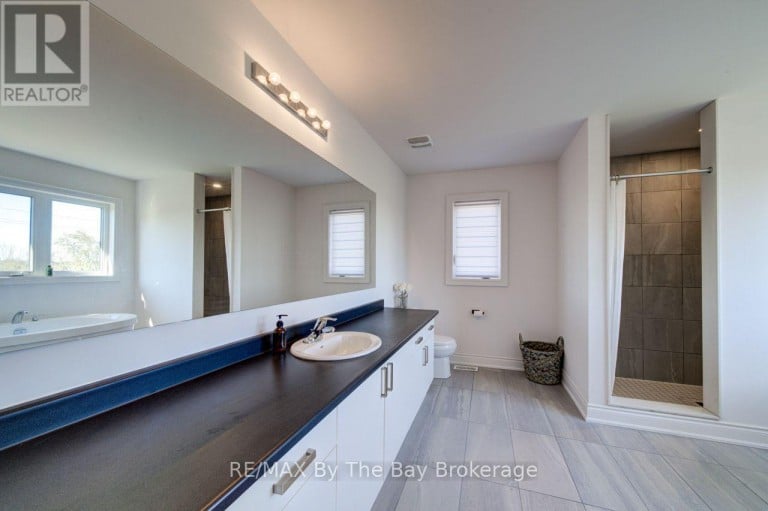 5 AUTUMN DRIVE, Wasaga Beach, Ontario, L9Z0K8