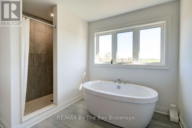 5 AUTUMN DRIVE, Wasaga Beach, Ontario, L9Z0K8