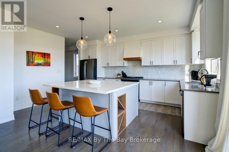 5 AUTUMN DRIVE, Wasaga Beach, Ontario, L9Z0K8