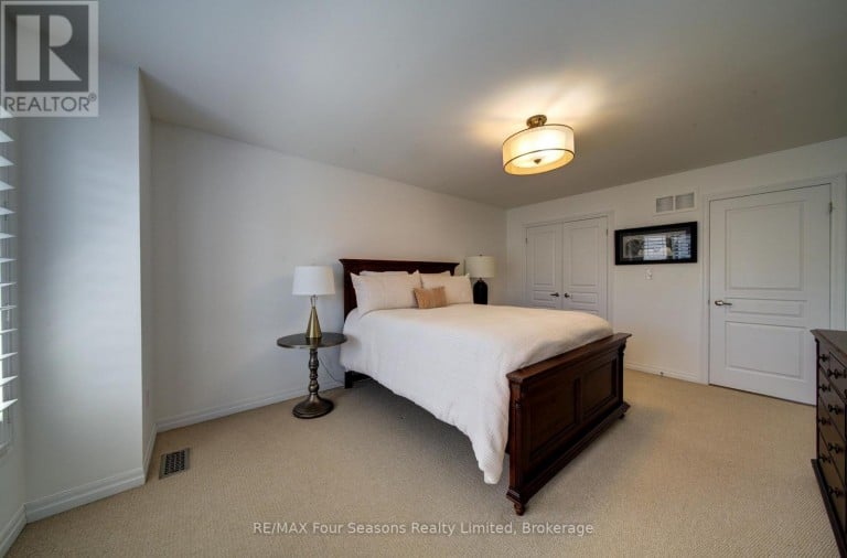 17 COLLSHIP LANE, Collingwood, Ontario, L9Y0J6