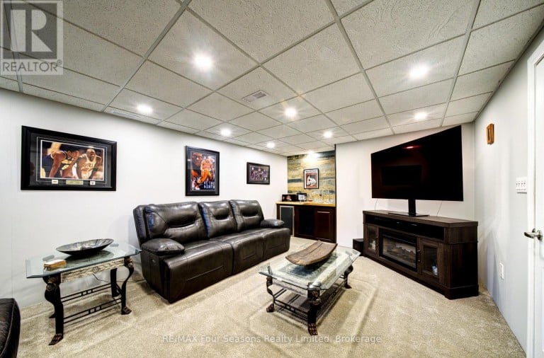17 COLLSHIP LANE, Collingwood, Ontario, L9Y0J6