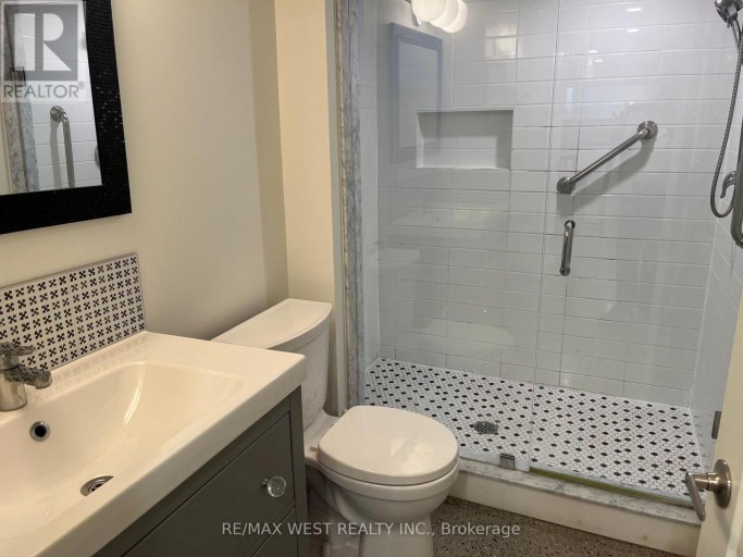 BASEMENT - 7 BLANDFORD STREET, Toronto (Oakwood Village), Ontario, M6E3A6