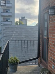 1584 DUNDAS STREET W Toronto (Little Portugal) Ontario photo 16
