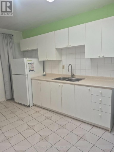 1584 DUNDAS STREET W, Toronto (Little Portugal), Ontario, M6K1T8
