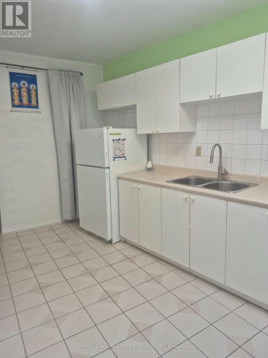 1584 DUNDAS STREET W, Toronto (Little Portugal), Ontario, M6K1T8