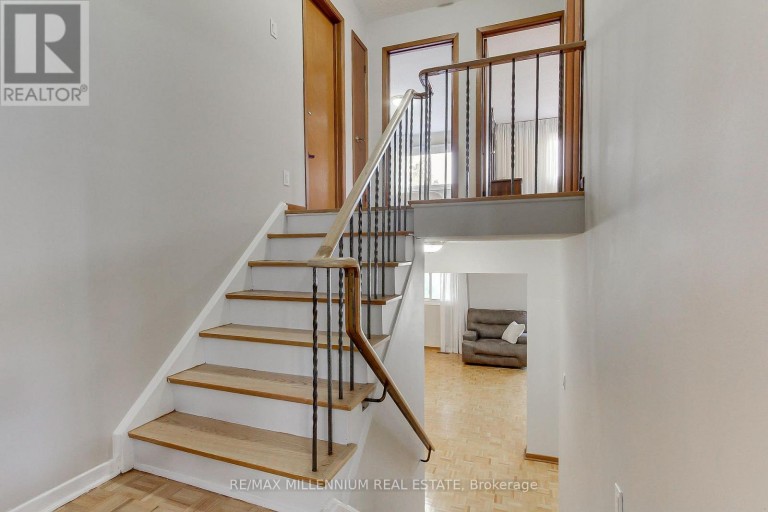 7431 SIGSBEE DRIVE, Mississauga (Malton), Ontario, L4T3S5
