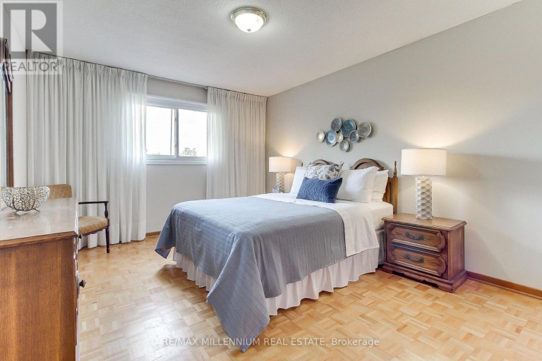 7431 SIGSBEE DRIVE, Mississauga (Malton), Ontario, L4T3S5