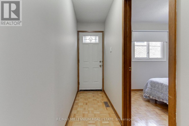 7431 SIGSBEE DRIVE, Mississauga (Malton), Ontario, L4T3S5