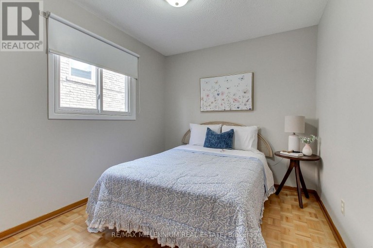 7431 SIGSBEE DRIVE, Mississauga (Malton), Ontario, L4T3S5