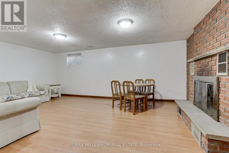 7431 SIGSBEE DRIVE, Mississauga (Malton), Ontario, L4T3S5