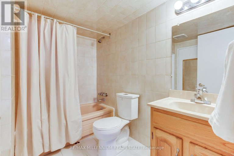 7431 SIGSBEE DRIVE, Mississauga (Malton), Ontario, L4T3S5