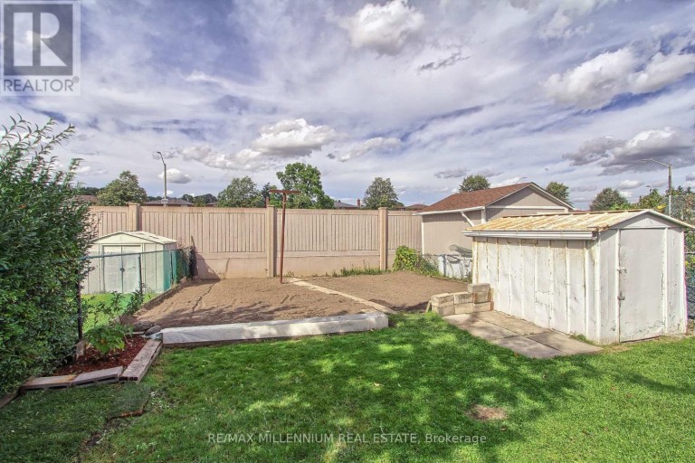 7431 SIGSBEE DRIVE, Mississauga (Malton), Ontario, L4T3S5