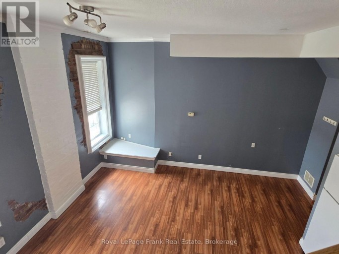 207 - 54 KING STREET E, Clarington (Bowmanville), Ontario, L1C1N3