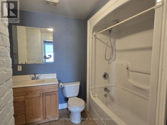 207 - 54 KING STREET E Clarington (Bowmanville) Ontario photo 6