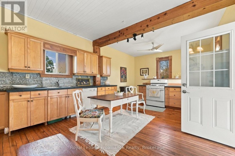 228 COUNTY RD 29, Prince Edward County (Ameliasburg Ward), Ontario, K0K1T0