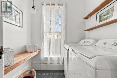 228 COUNTY RD 29 Prince Edward County (Ameliasburg Ward) Ontario photo 16