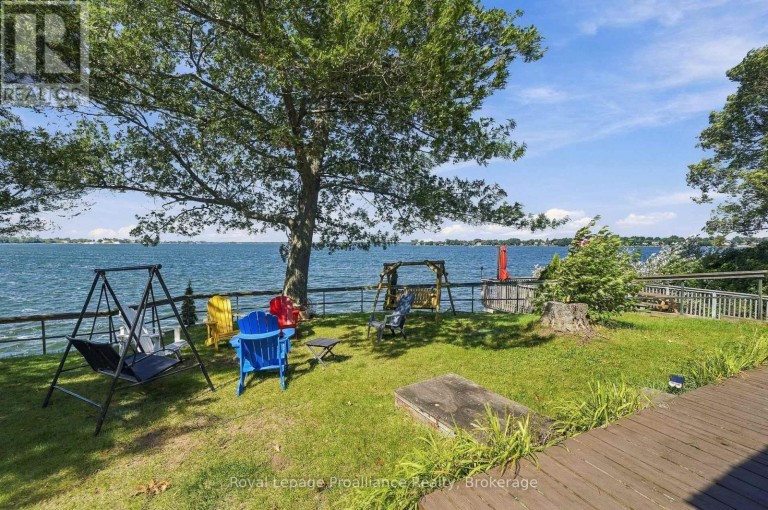 30 MAYNE LANE, Prince Edward County (Hallowell Ward), Ontario, K0K2T0