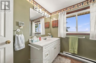 30 MAYNE LANE Prince Edward County (Hallowell Ward) Ontario photo 18