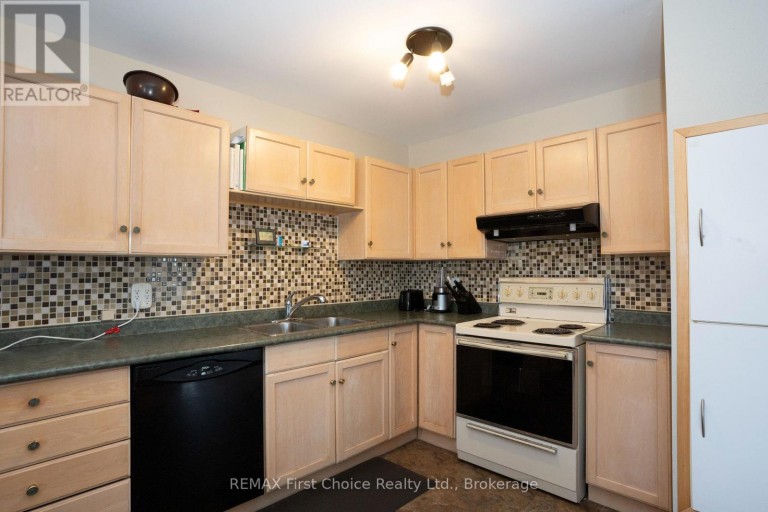 467 JAMES STREET N, Thunder Bay (Northwood Park), Ontario, P7C4T3