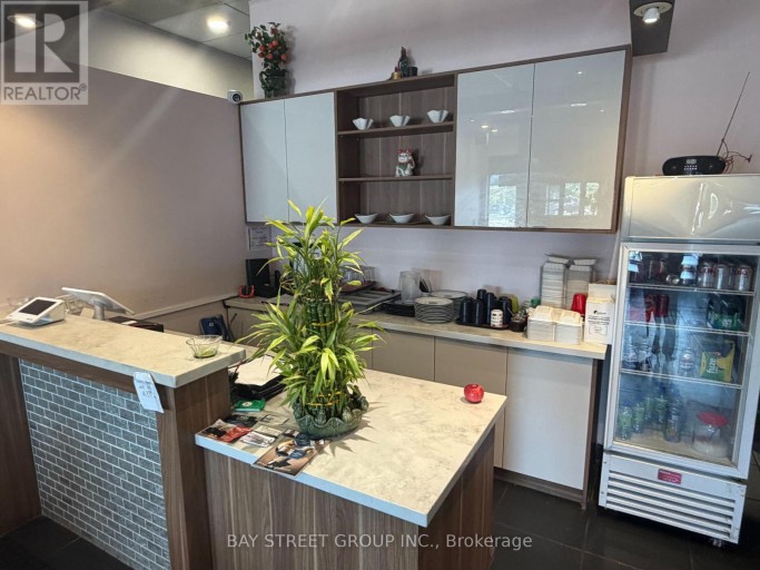 2 - 1065 DAVIS DRIVE, Newmarket (Huron Heights-Leslie Valley), Ontario, L3Y2R9