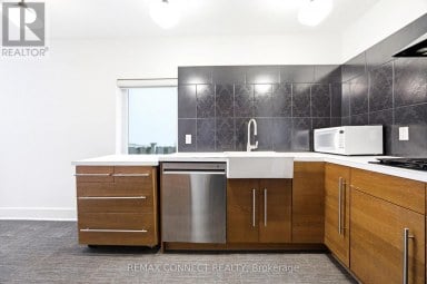MAIN - 37 NOBLE STREET Toronto (Roncesvalles) Ontario photo 15