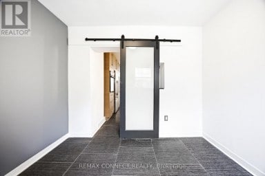 MAIN - 37 NOBLE STREET Toronto (Roncesvalles) Ontario photo 19