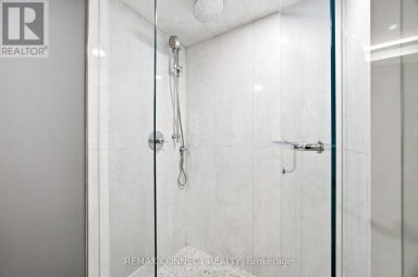 MAIN - 37 NOBLE STREET Toronto (Roncesvalles) Ontario photo 29