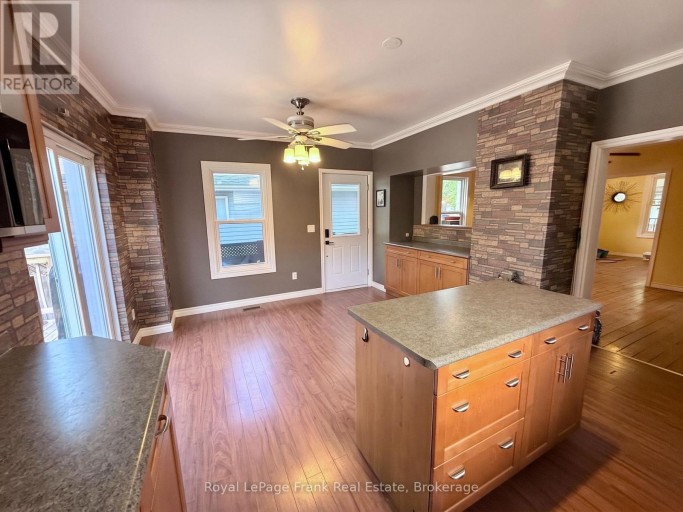 672 ROMAINE STREET, Peterborough (Otonabee Ward 1), Ontario, K9J2E4