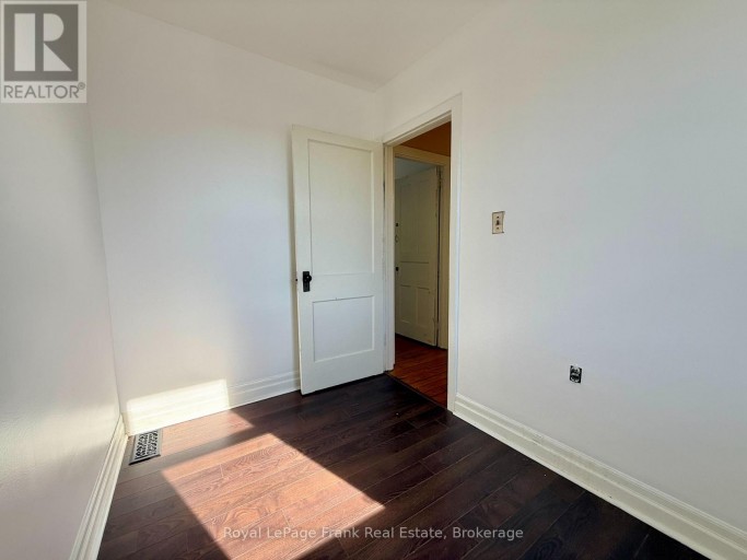 672 ROMAINE STREET, Peterborough (Otonabee Ward 1), Ontario, K9J2E4