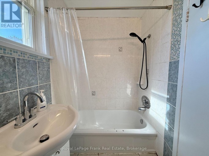 672 ROMAINE STREET, Peterborough (Otonabee Ward 1), Ontario, K9J2E4