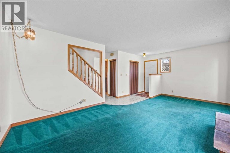 6419B 33 Avenue NW, Calgary, Alberta, T3B1K9