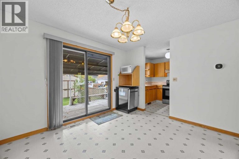 6419B 33 Avenue NW, Calgary, Alberta, T3B1K9