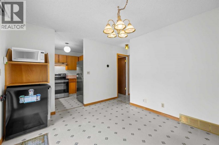 6419B 33 Avenue NW, Calgary, Alberta, T3B1K9