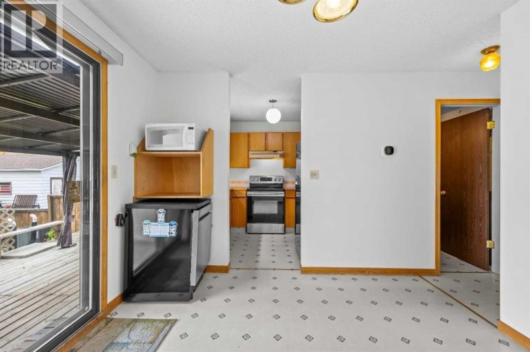 6419B 33 Avenue NW, Calgary, Alberta, T3B1K9