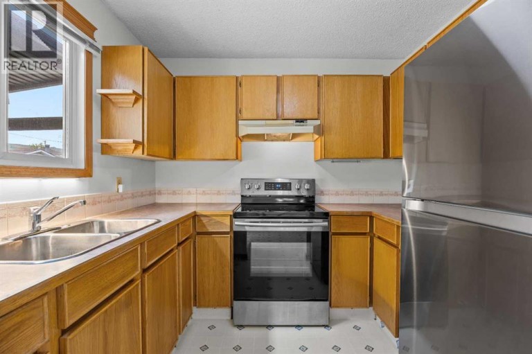 6419B 33 Avenue NW, Calgary, Alberta, T3B1K9