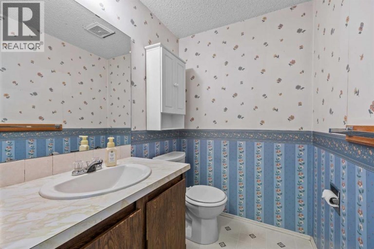 6419B 33 Avenue NW, Calgary, Alberta, T3B1K9