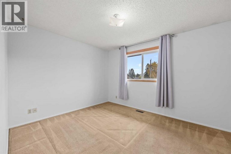6419B 33 Avenue NW, Calgary, Alberta, T3B1K9