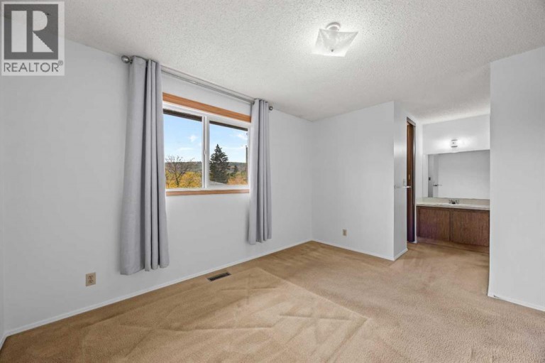 6419B 33 Avenue NW, Calgary, Alberta, T3B1K9