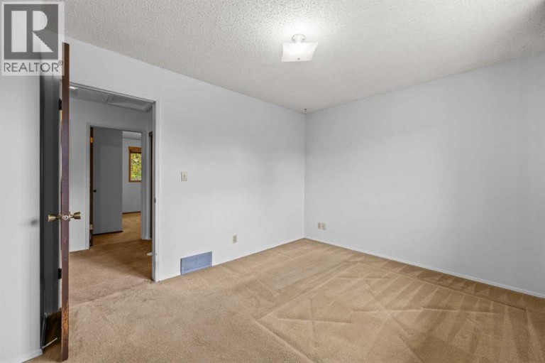 6419B 33 Avenue NW, Calgary, Alberta, T3B1K9