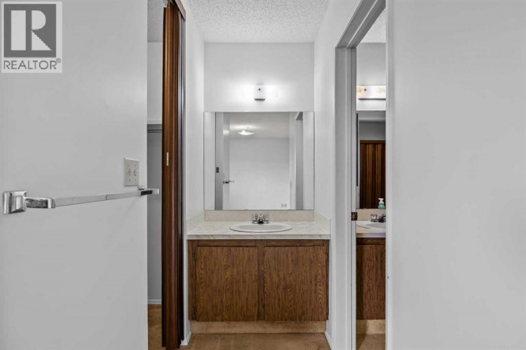6419B 33 Avenue NW, Calgary, Alberta, T3B1K9