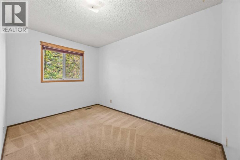 6419B 33 Avenue NW, Calgary, Alberta, T3B1K9